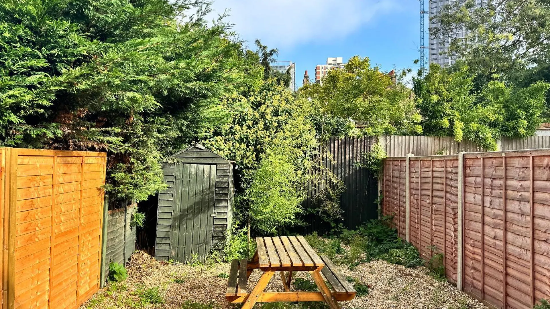 Апартаменты 3 Bed House With Parking And Garden Near Tower Bridge Лондон