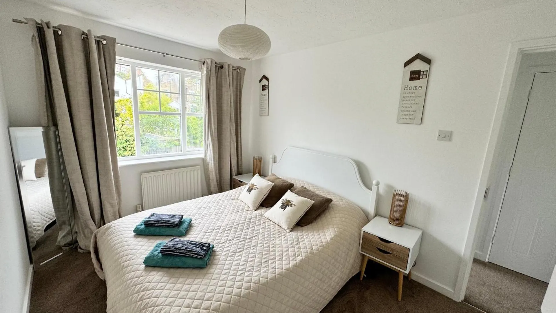 Апартаменты 3 Bed House With Parking And Garden Near Tower Bridge Лондон