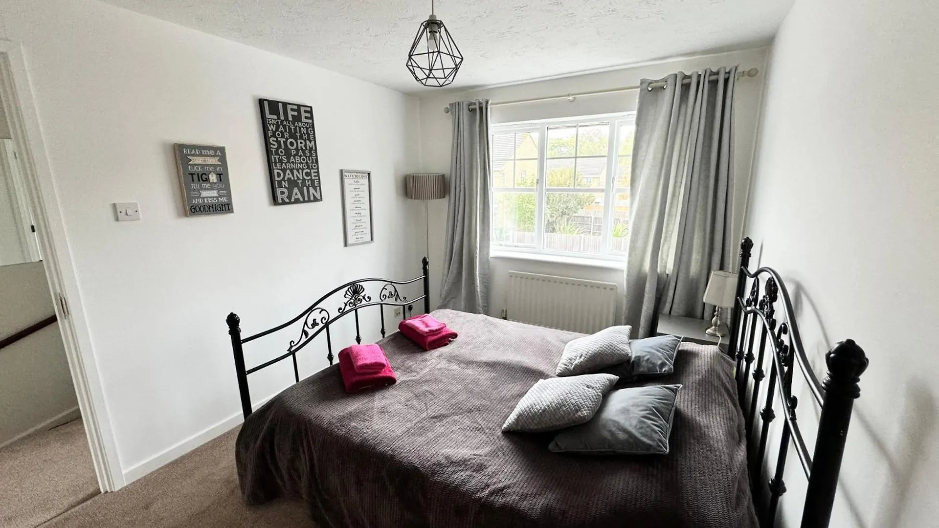 3 Bed House With Parking And Garden Near Tower Bridge Apartment London